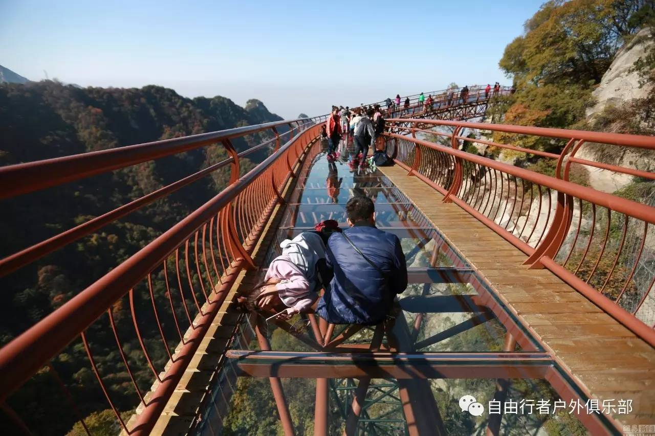 狼牙山玻璃觀景臺建在狼牙山棋盤坨峰頂(自費10元上玻璃觀景臺)五勇士