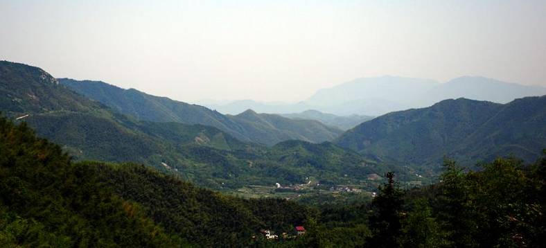 桃花山 位于安徽省广德县县城东南35公里,在卢村乡的唐流村(原桃山乡)