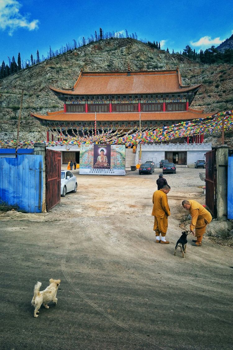 云南宣威东山寺图片