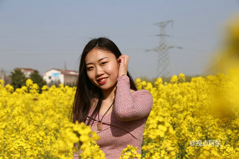 国际学生汉中赏油菜花  俄罗斯与重庆美女最养眼
