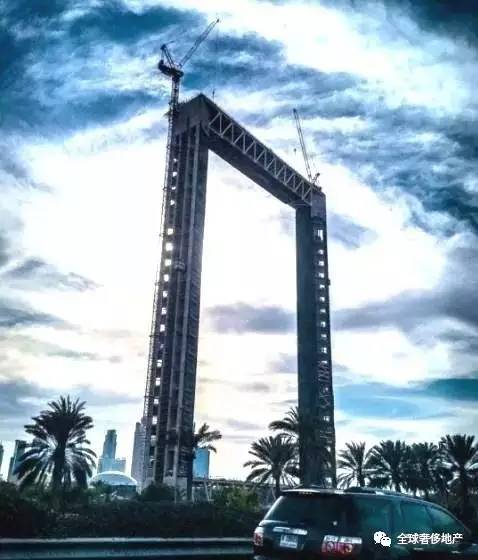 迪拜新地标太逆天!50层楼高的纯金相框即将完工