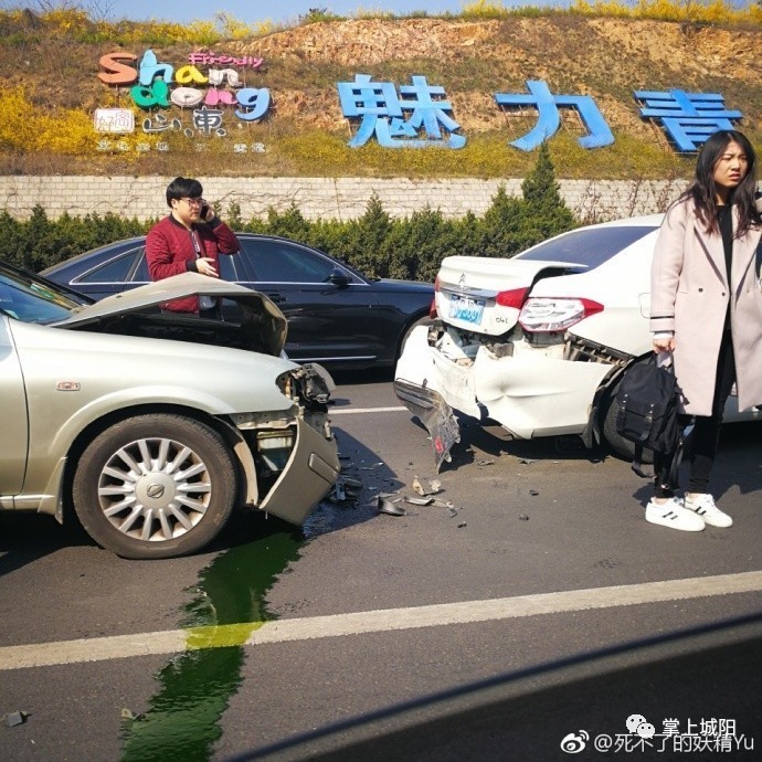 青岛交通广播fm897 刚上高速就在前方看见了事故,这个季节车辆大