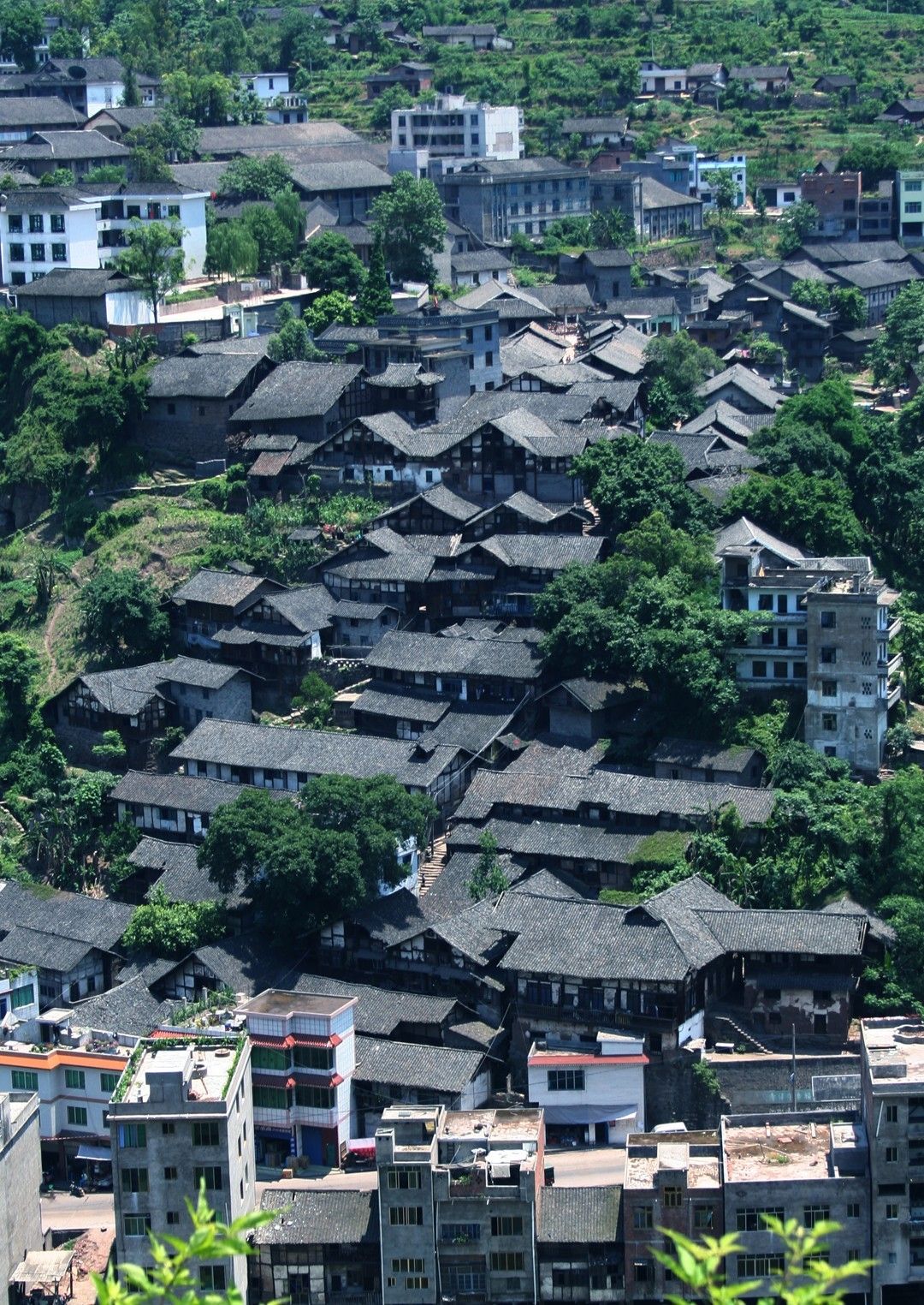 太平古镇位于四川省古蔺县西北部,与二郎镇为邻,古蔺河与赤水河在此处