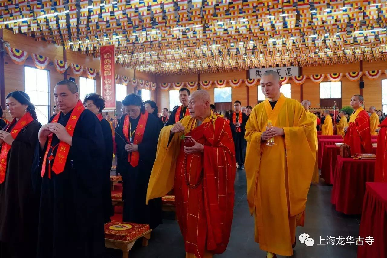 上海龙华古寺2017年丁酉清明水陆法会举行洒净熏坛仪式