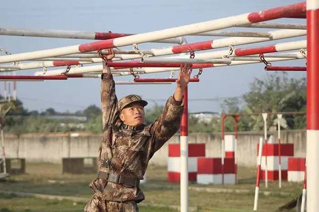 上等兵蔡志武也光荣登榜,为他点赞"每到张榜公布时,连队楼前人潮