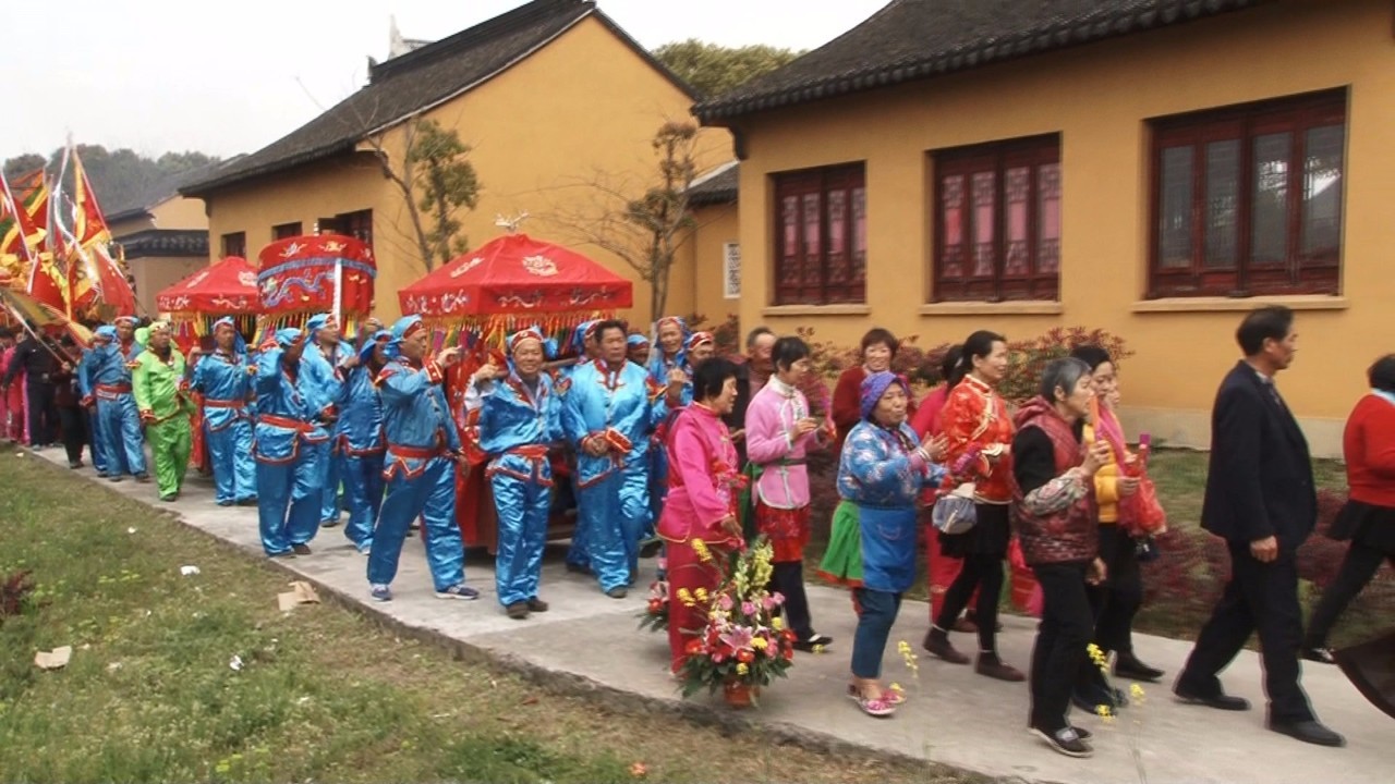 金山庙会热闹登场大老爷巡游祈福平安