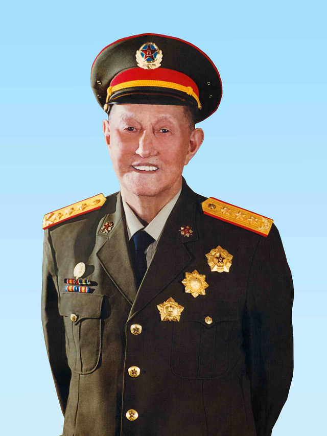 因为当时,中央军委已经取消了元帅和大将的设置,上将就是最高军衔