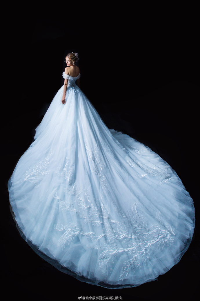 婚纱冰川蓝的色彩,最纯净的颜色,犹如你纯净心灵