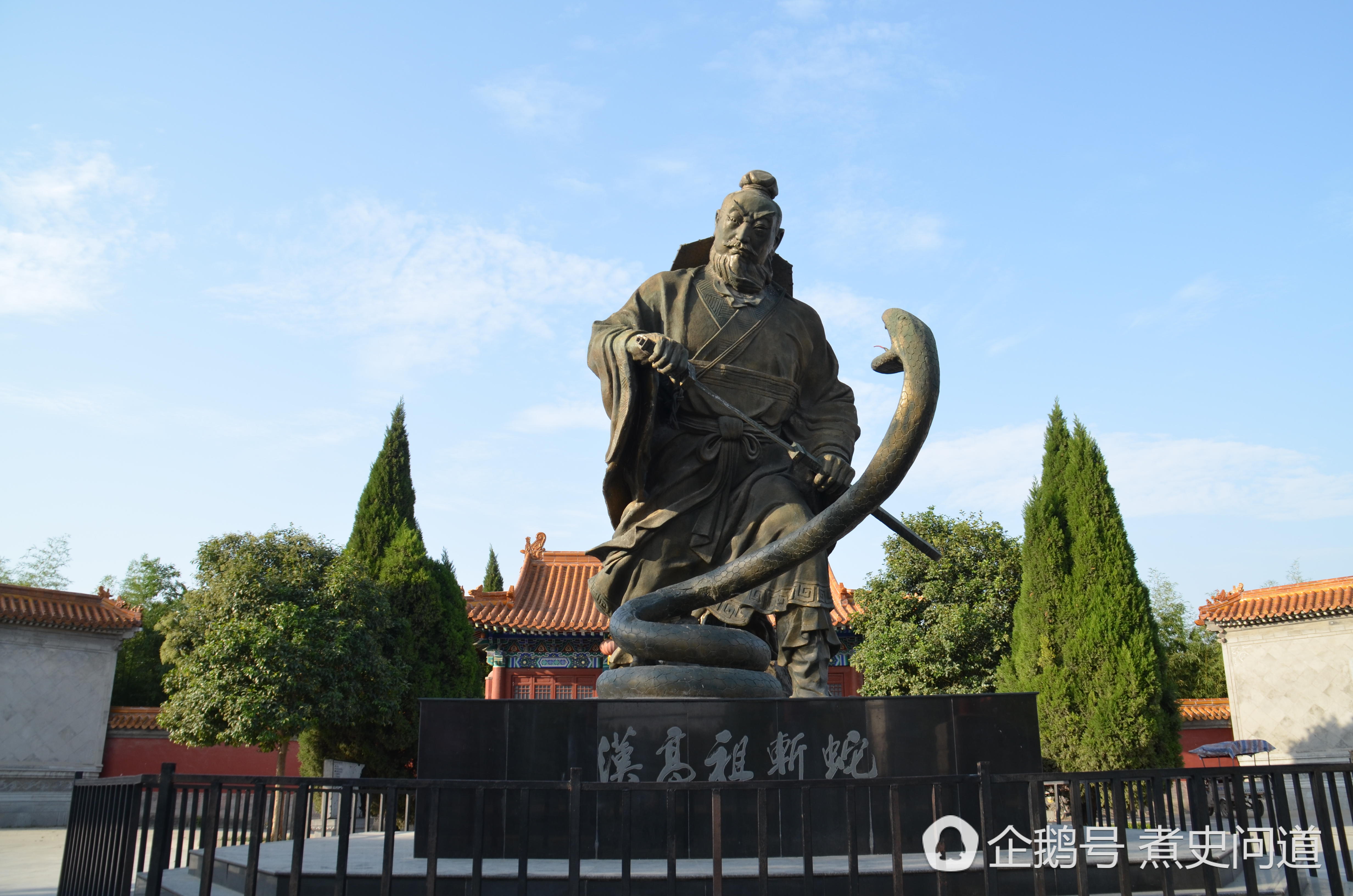 芒砀山刘邦雕像图片