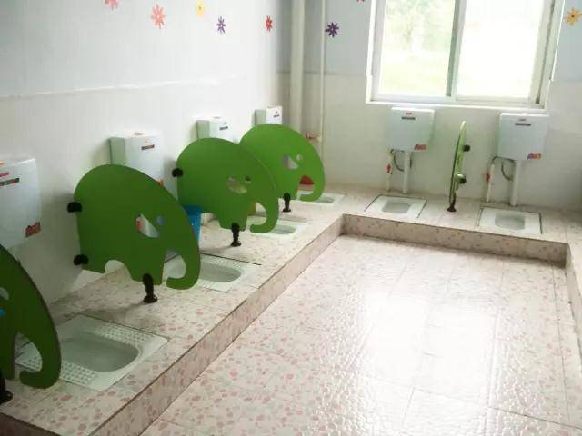 幼儿园男女混厕 混合图片
