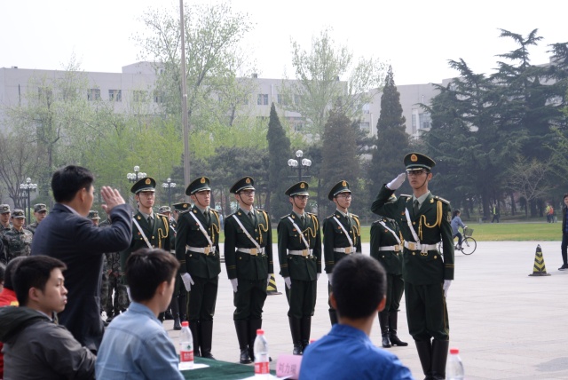 清华大学国旗仪仗队举行第三届队列会操比赛