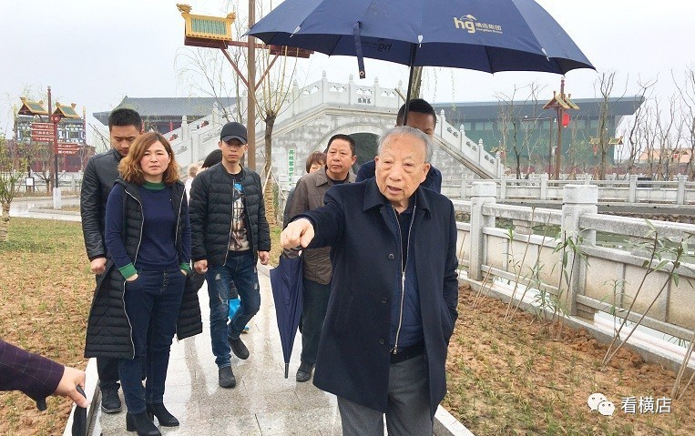 徐老爷子风雨无阻 助阵横马