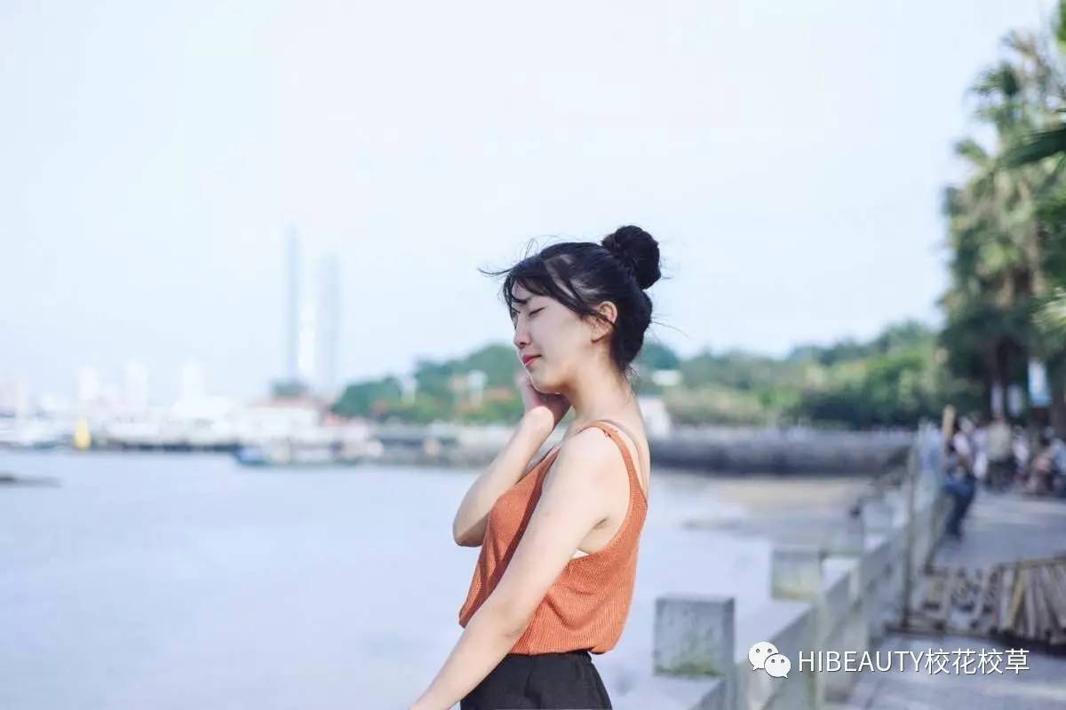 来自江西财经大学的校花李颂慈是一位风格多变的小仙女