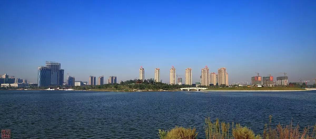汴西湖位于规划的郑汴新区的开封新区,是衔接新老汴京(东京,大梁,汴梁