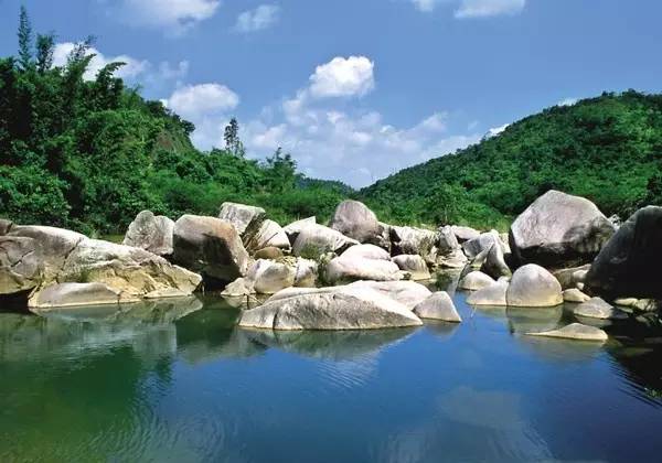 東接大槐鎮,北鄰國營河排林場 境內有省級七星坑自然保護