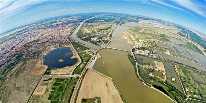 因为三盛公水利枢纽工程的存在,流经巴彦淖尔345公里的黄河,成就了"