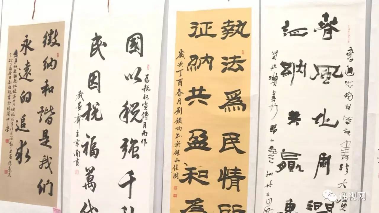 通城县美术书法摄影展助力税收宣传