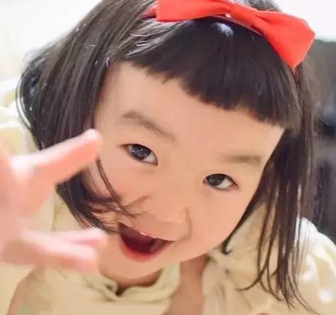 日本四岁小女孩因为她的丑萌红遍全世界,你可能不知道她是谁,但是你