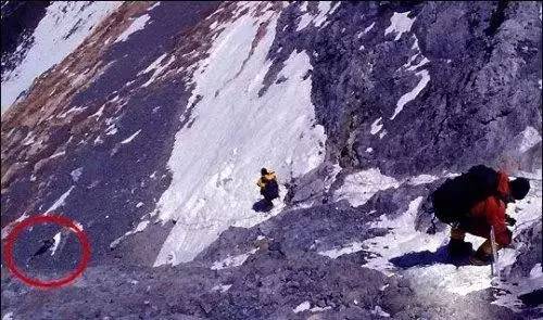 1924年,马洛里在珠峰8100米处遇难,他的这句话却成为登山界永恒的