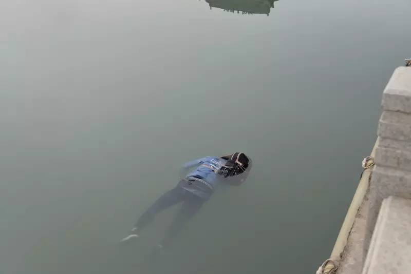 溺死学生图片