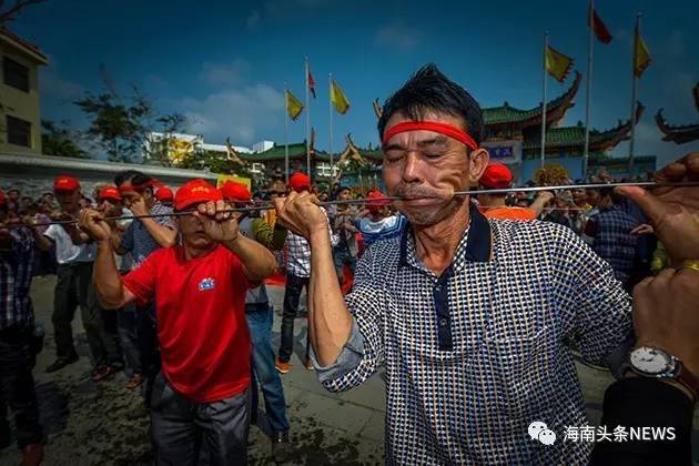 膽小慎入實拍海南非遺軍坡節之神秘穿杖