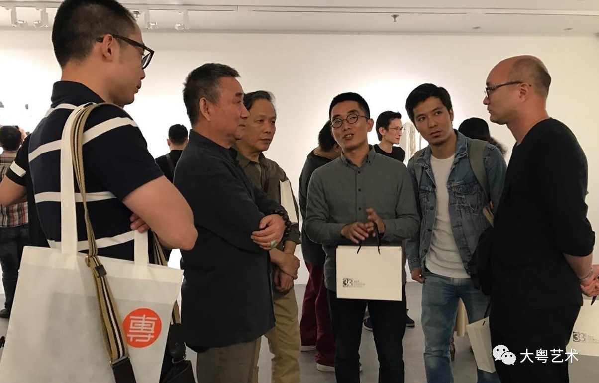 这是一场别开生面的年轻的当代的艺术展陈锦潮游东醌双人作品展开幕