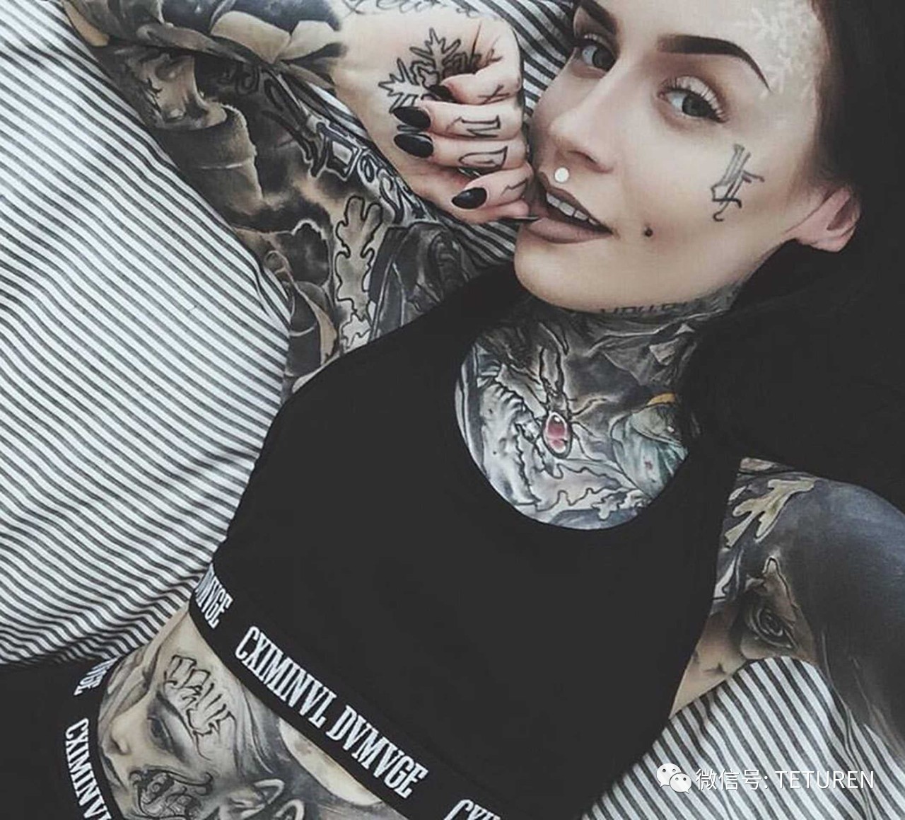 没有纹身的黑臂女郎monami frost,你们还想看吗?