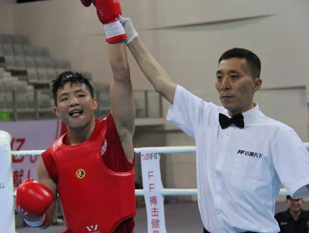 2016年全国泰拳锦标赛60公斤级冠军董健