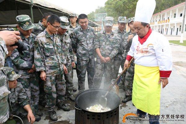 军民共建—部队后勤组织炊事员培训烹饪技能