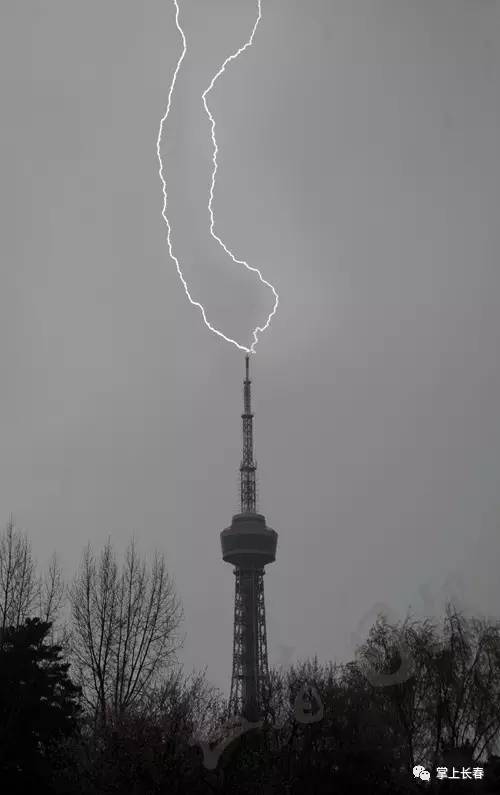 雷声大作图片