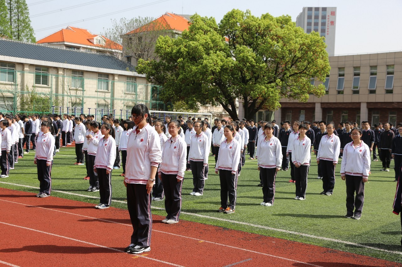 吴淞中学举行高三年级二模考试奖学金颁奖仪式