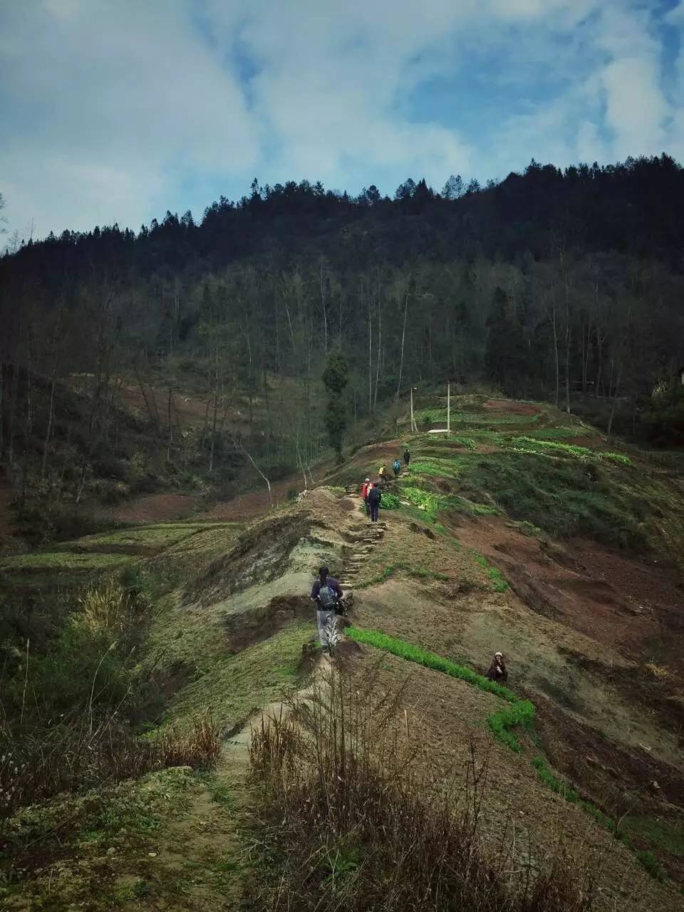 徒步翻越方斗山探寻消失的巴盐古道