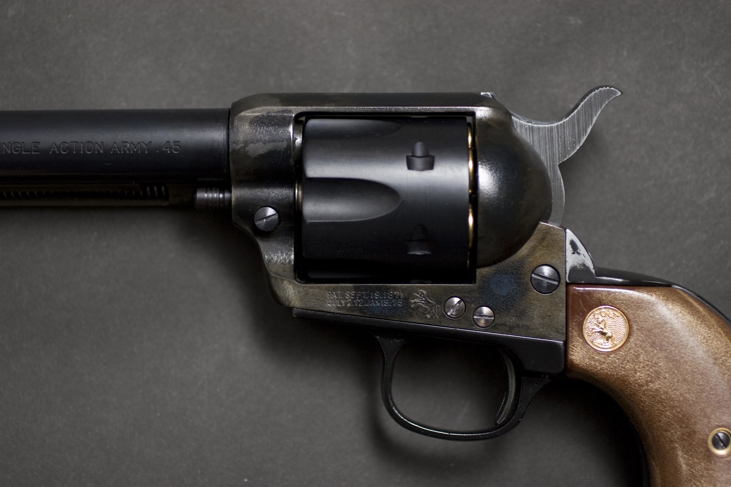 美国著名将军巴顿的佩枪有着一把即可平定西部的称号