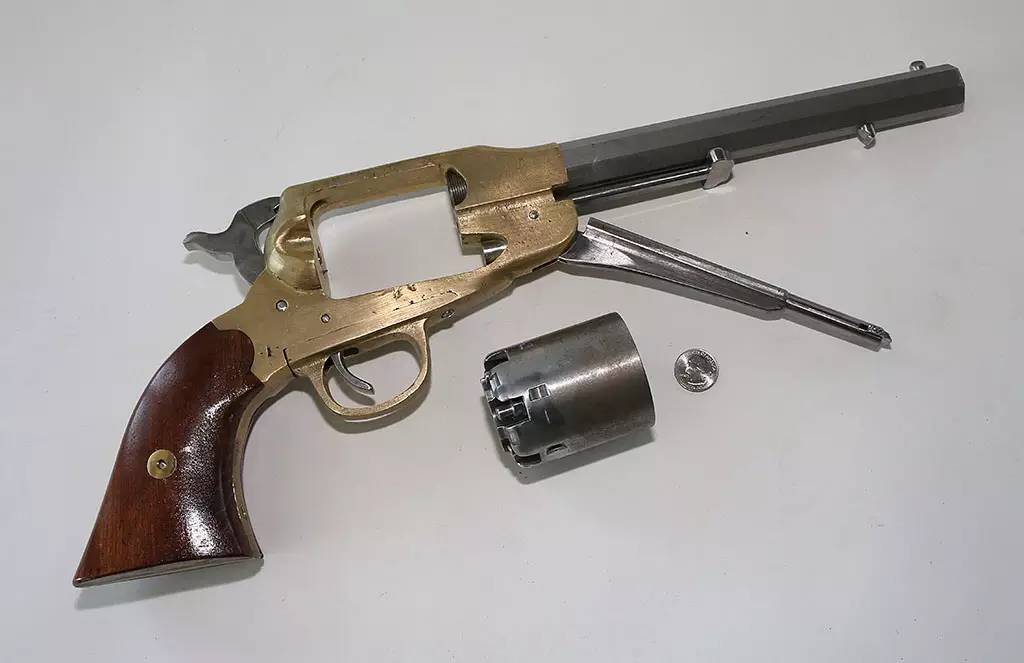 22口径子弹gator手枪,特点是下置式击锤,同样可以发射弹药温彻斯特
