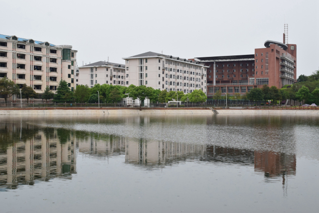 湘潭大学琴湖图片