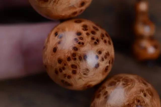 不只是龍血金絲竹,對於很多普通竹子製品,都是都很多密密麻麻的花紋