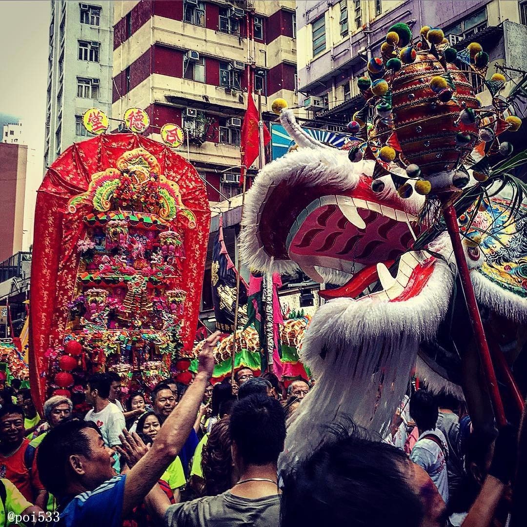 香港多座谭公庙都有贺诞活动,其中筲箕湾谭公庙的庆典规模最大也最有