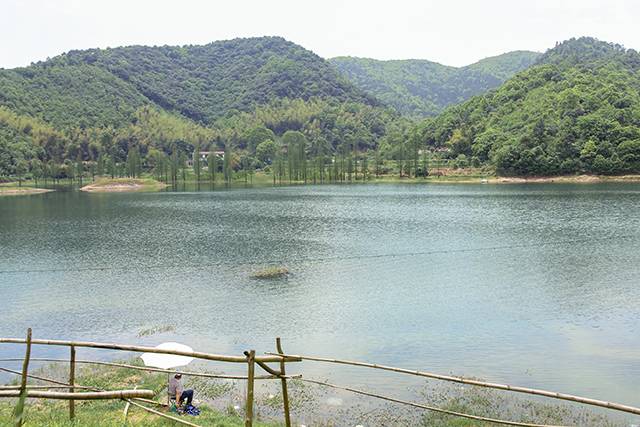 象鼻窩 | 一半生機一半頹敗 探秘河西鮮為人知的踏春地