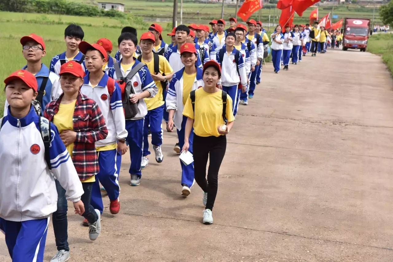 雄關漫道真如鐵而今邁步從頭越東山學校第一屆80華里遠足活動紀實