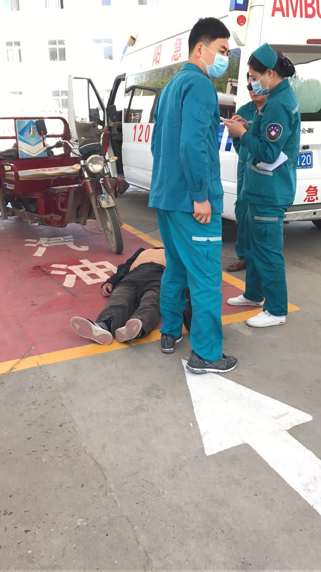 濮阳一男子在加油站突然倒地,当场死亡!