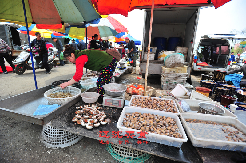 逛早市:看丹东集市的各种海鲜流口水