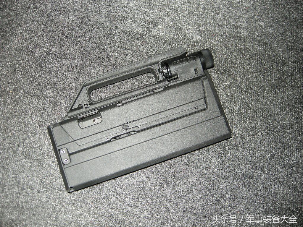 PP-90折叠式冲锋枪图片