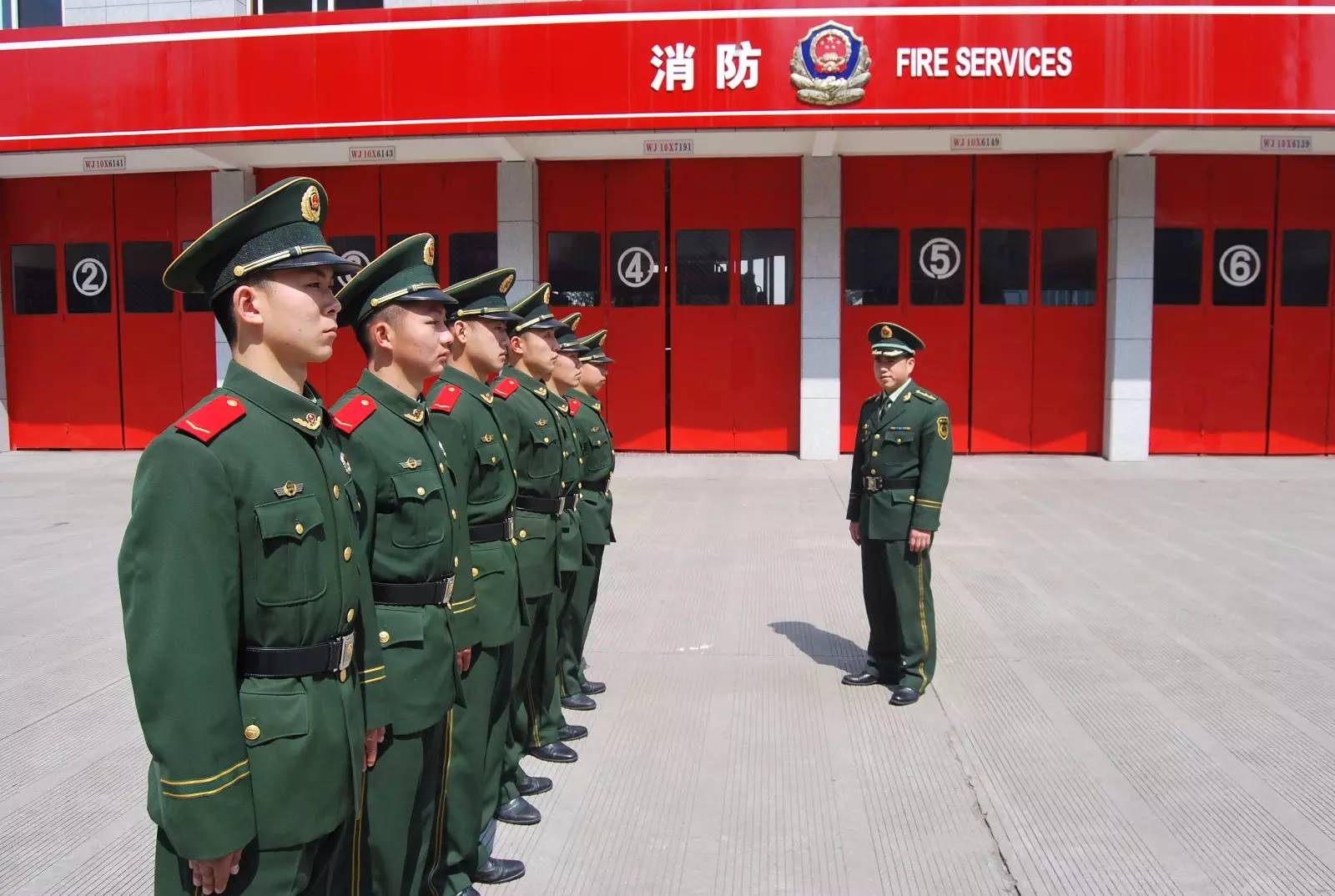 中国消防兵照片图片