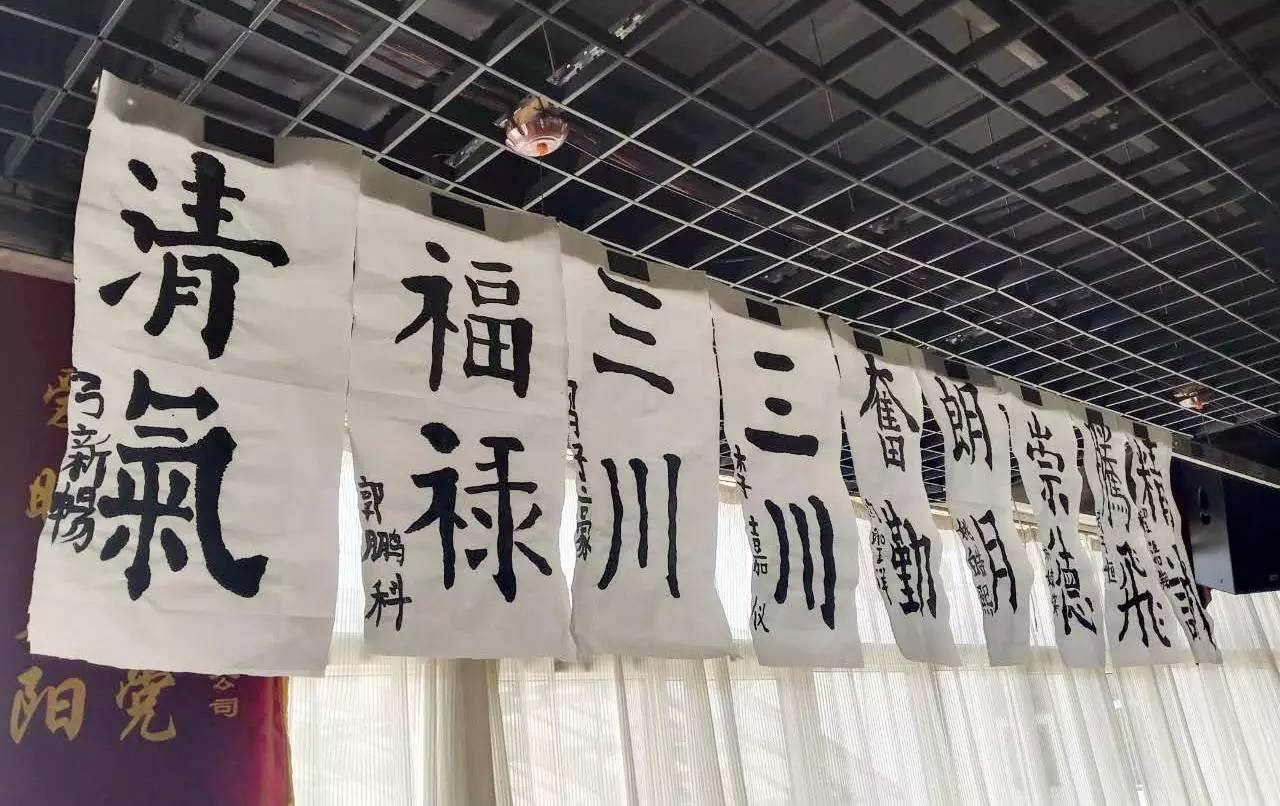 嘉汇书法学堂由嘉汇购物广场董事长郭晋昆先生,北京书法家胡家辉共同