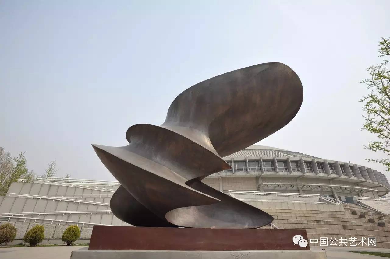 卓然独立的中国当代雕塑家 
