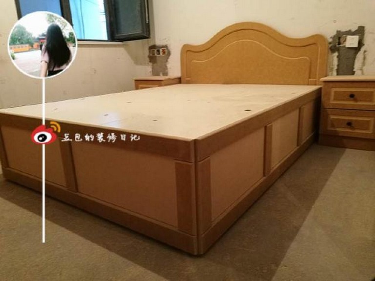 侧卧木工师傅做的床 床头柜床头和床边造型是奥松板制作,中间方框是贴