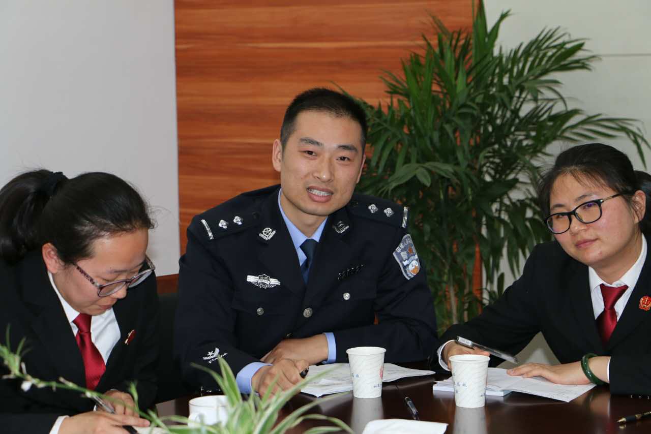 青年干警代表许亮亮进行交流发言