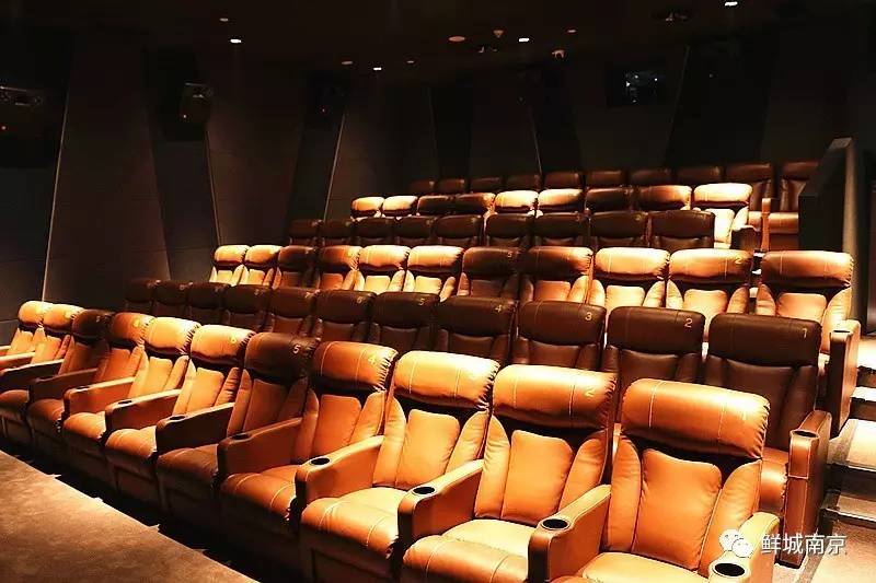 可以躺着边吃西餐边看电影的南京首家头等舱影院本周五开业!