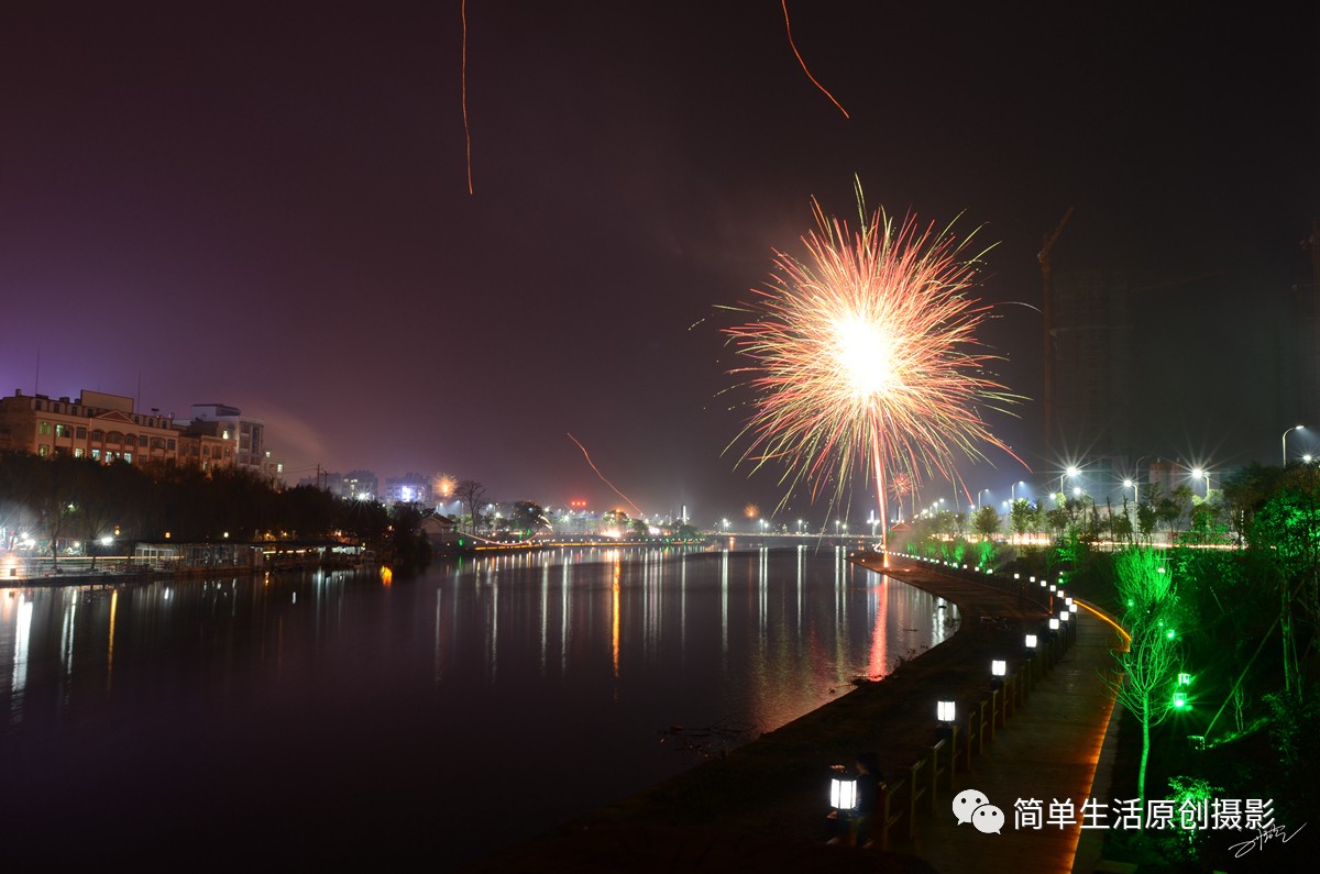 敬恭桑梓桂东小城岑溪的夜晚