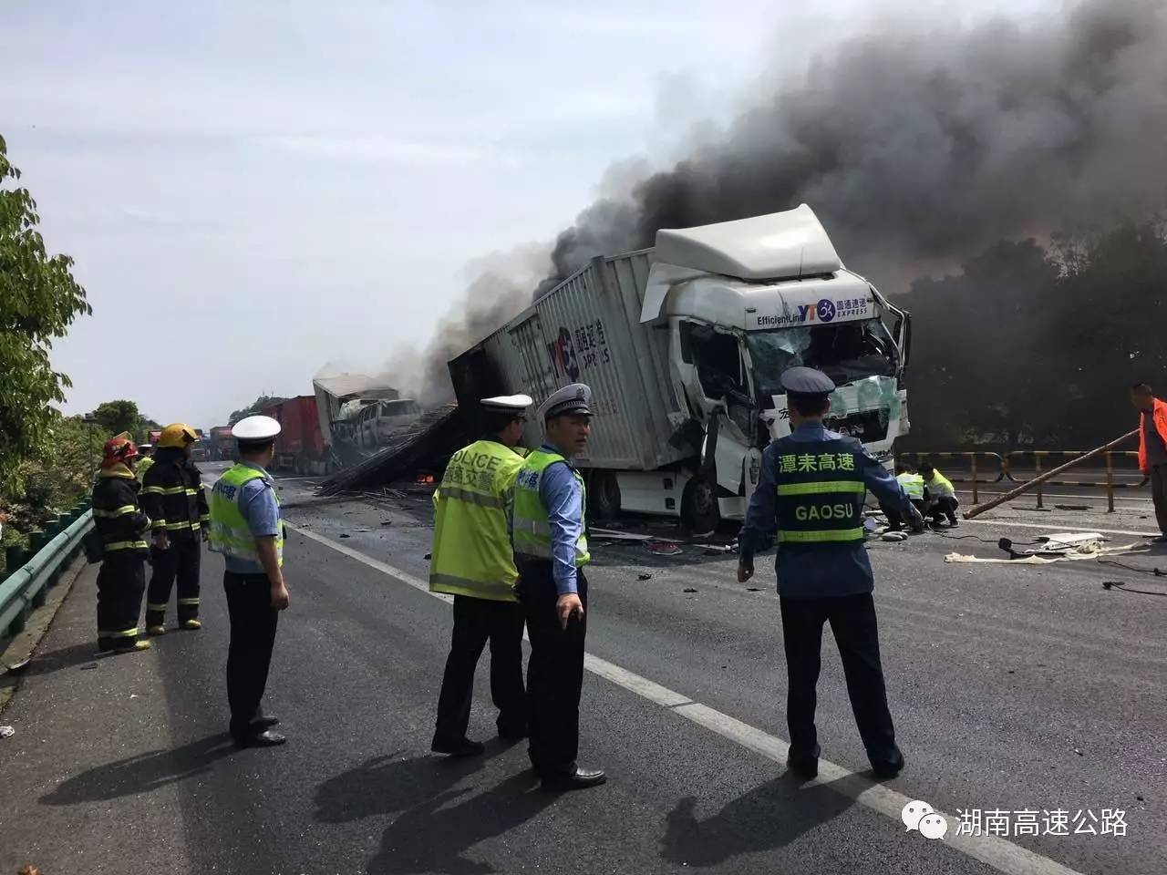 突发:京港澳高速衡阳段发生货车追尾,路政,交警正在处置